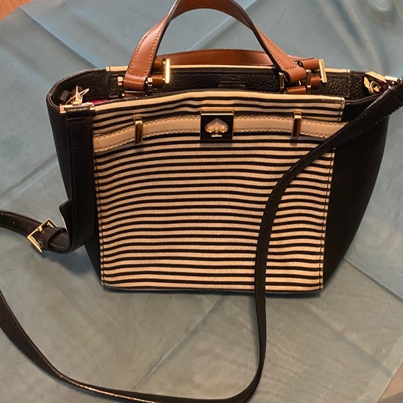 kate spade Handbags - Kate spade hand/crossbody bag.